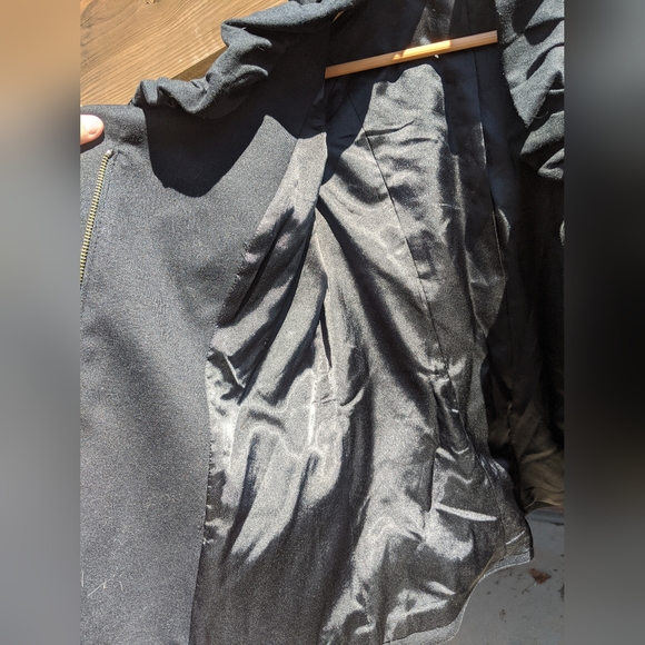 Ruffle Neck Blazer - Picture 4 of 6